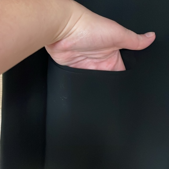 White House Black Market size 2 black one button closure blazer with pockets - Picture 3 of 9